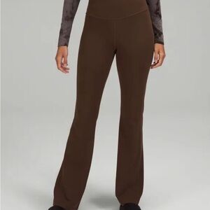 Groove Super-High-Rise
Flared Pant *Nulu in Java